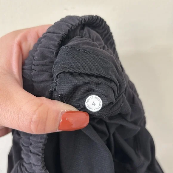 Lululemon Hotty Hot Short II *2.5" Black Size 4 - Picture 9 of 9